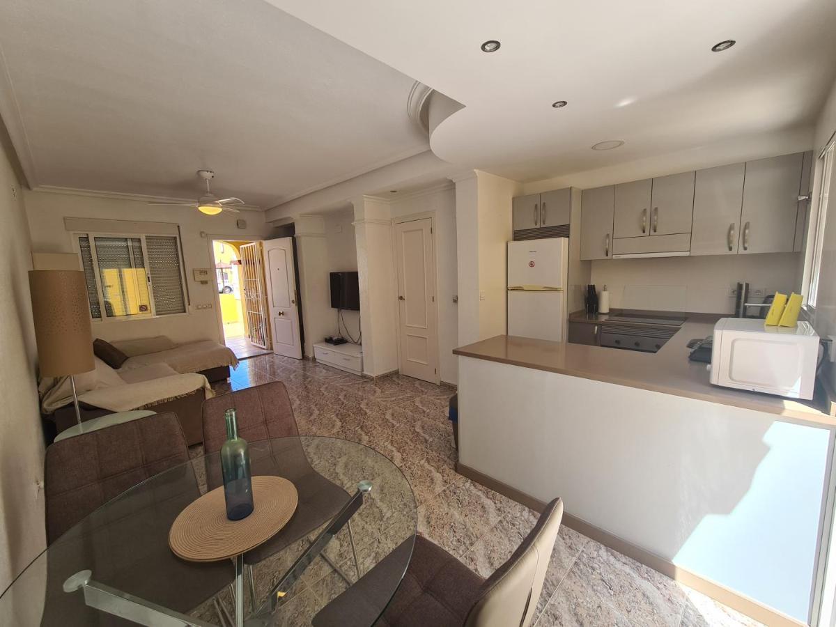 2 Bedroom Property In Closed Urbanisation ตอร์เรเวียคา ภายนอก รูปภาพ