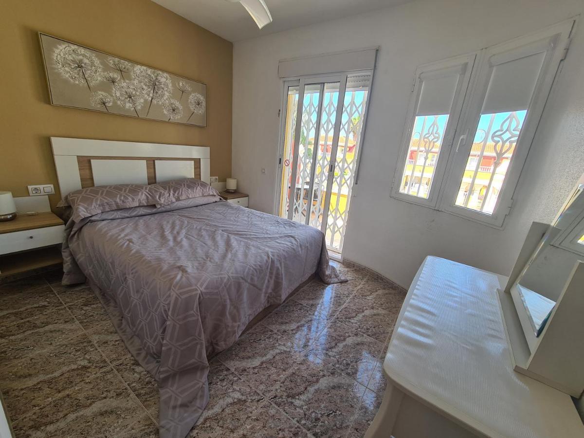2 Bedroom Property In Closed Urbanisation ตอร์เรเวียคา ภายนอก รูปภาพ